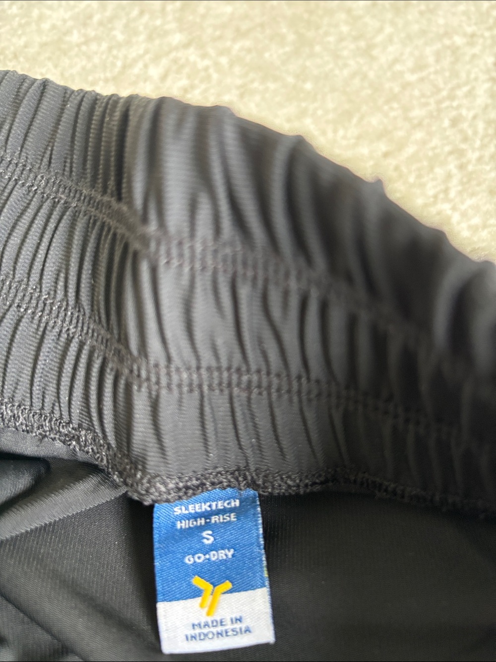 Like New Old Navy SleekTech Barrel Leg Pants in Black Size Small - Picture 5 of 5